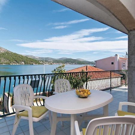 2 Bedroom Cozy Apartment In Marina Esterno foto