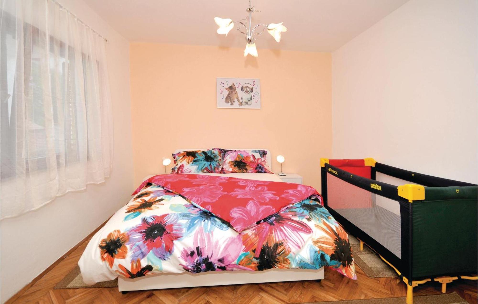 2 Bedroom Cozy Apartment In Marina Esterno foto
