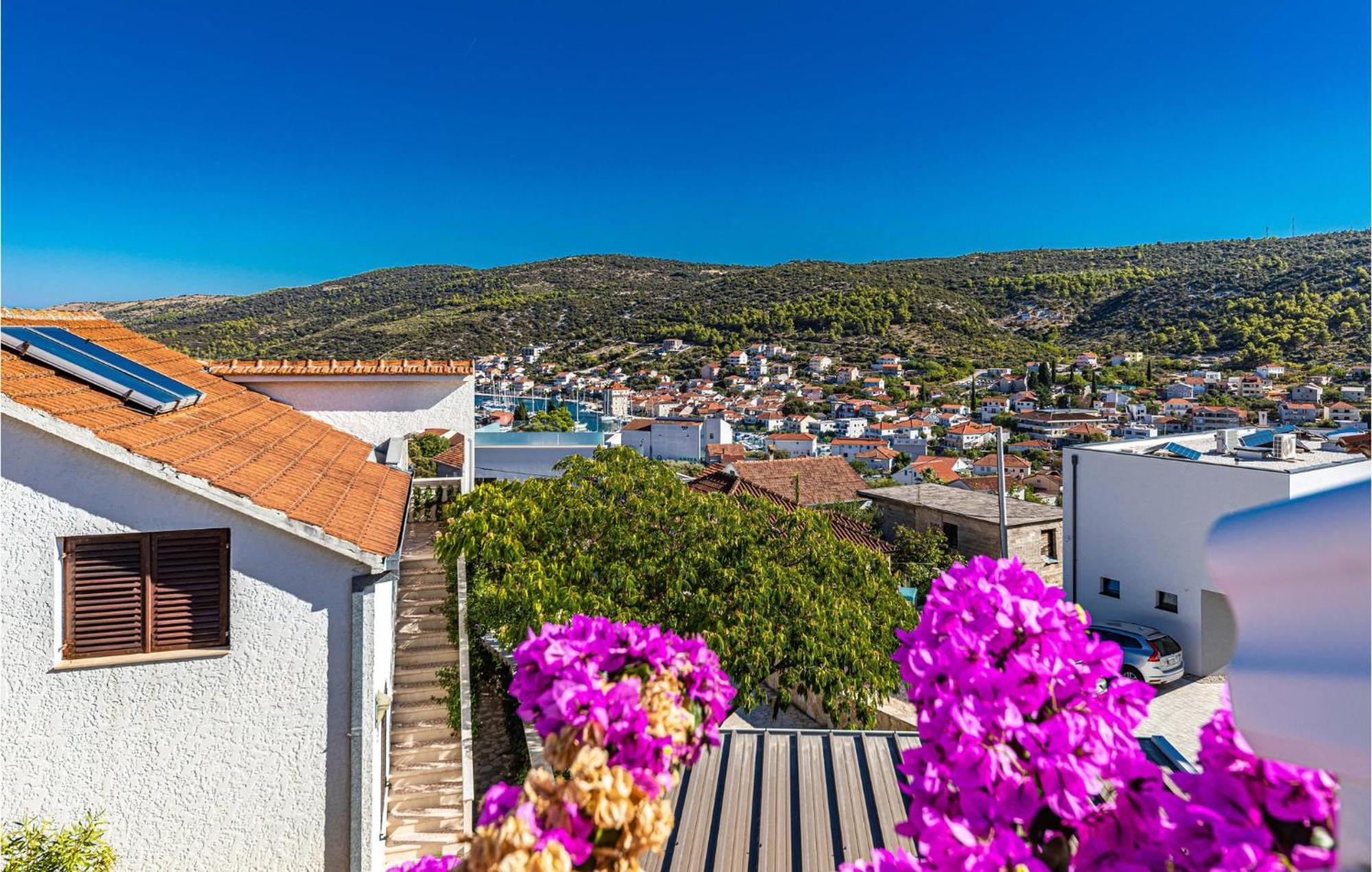 2 Bedroom Cozy Apartment In Marina Esterno foto